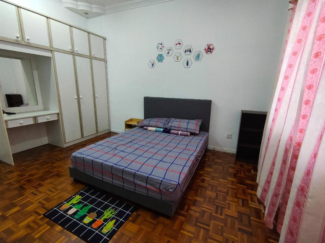Rumah percutian 12 To 16 Guests - Happy Taman Bukit Kempas Johor Bahru