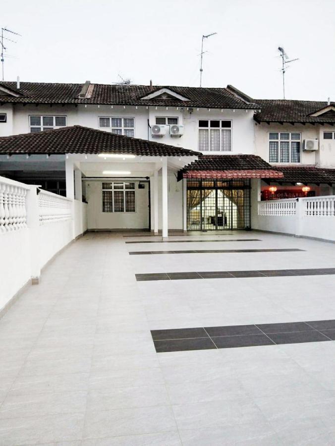12 To 16 Guests - Happy Taman Bukit Kempas Holiday home Johor Bahru